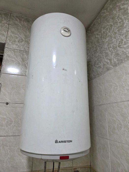 Продам водонагреватель Ariston 100 л
