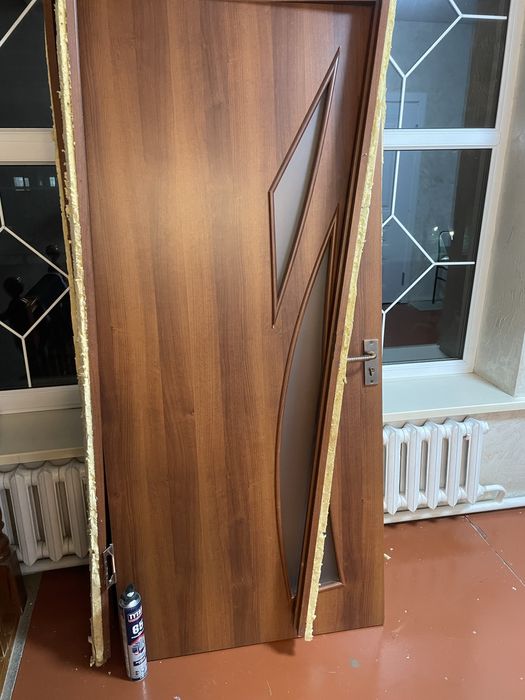 Двери в комнату.