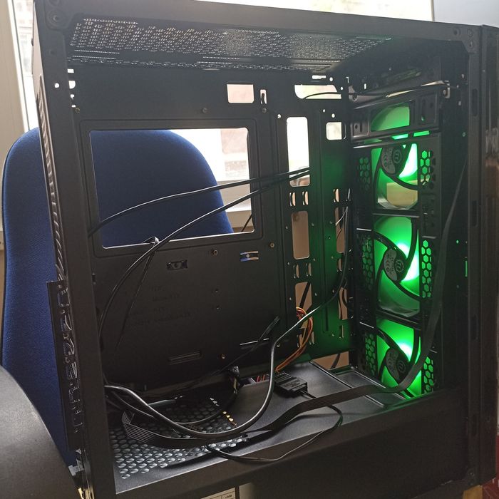 Carcasă Gaming Thermaltake Level 20 MT View 21 TG   ARGB + Sursă 450W (FĂRĂ PANOURI LATERALE)