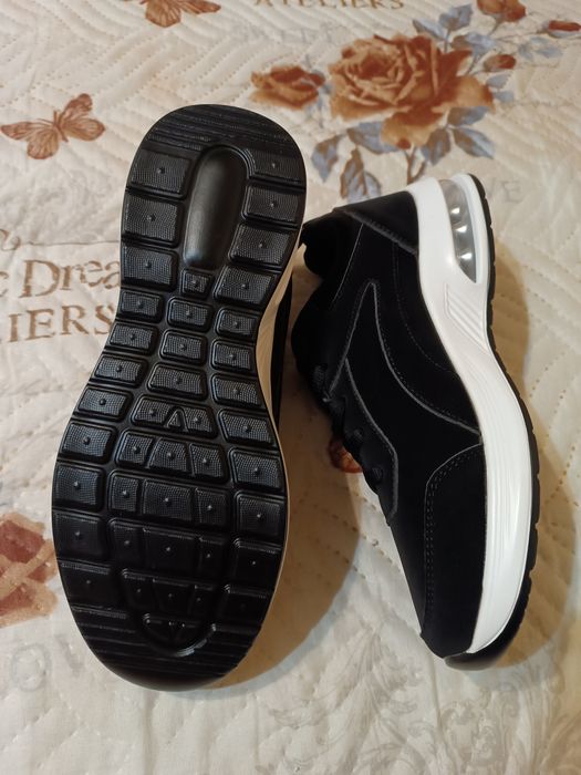 Черни дамски маратонки номер 37