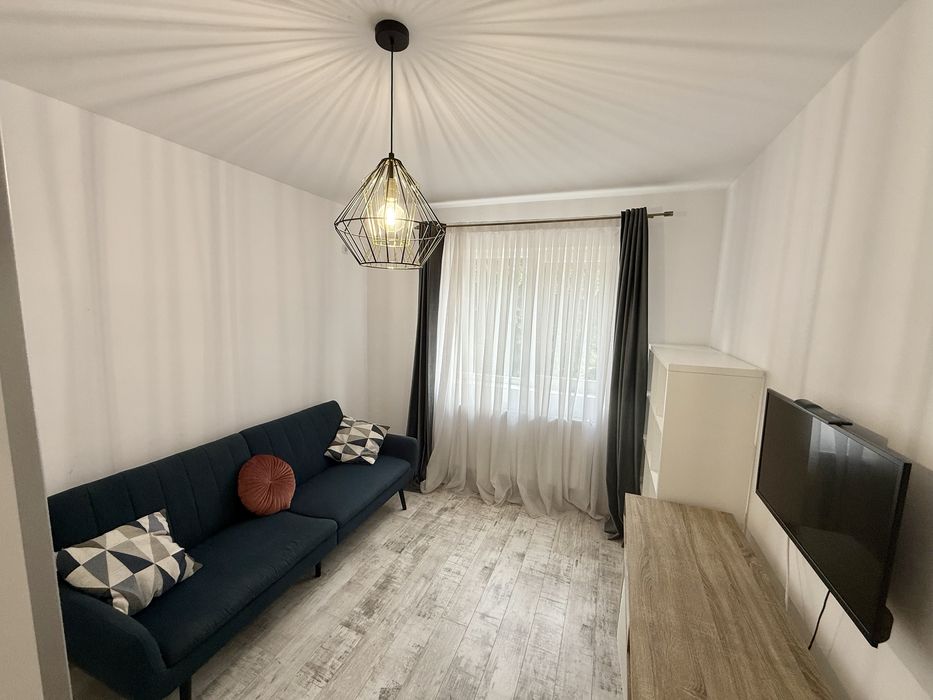 Inchiriez apartament cu 3 camere