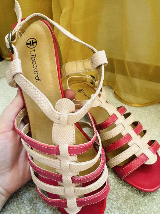 Босоножки новые