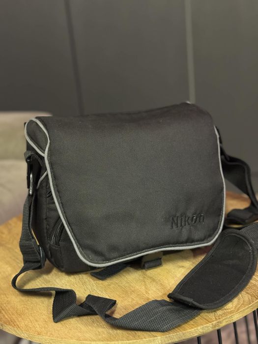 Nikon D3000  cu obiectiv