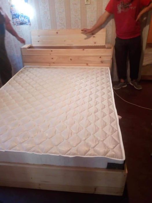 Единични легла, присти и спални