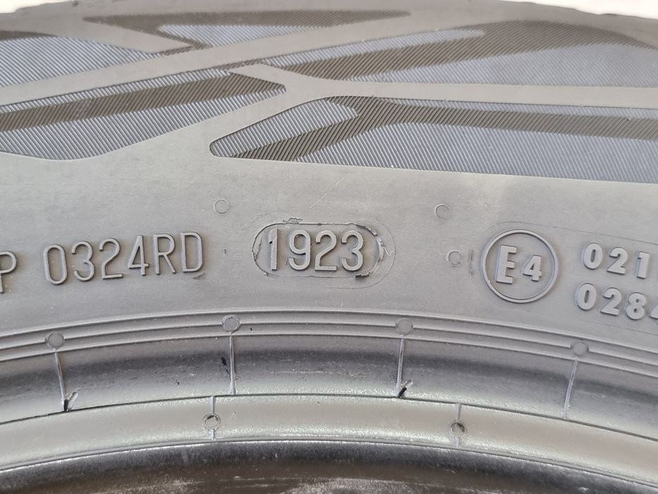 "Dot 23" 215/55/17 Continental 2Броя: 200лв 6.5мм