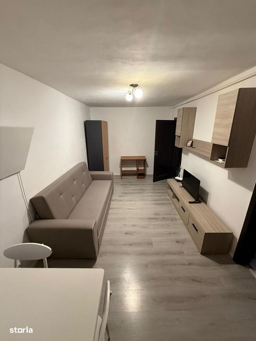 Proprietar vând garsonieră cu balcon