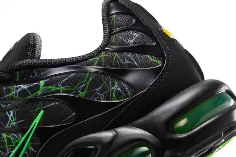 Nike Air Max Plus "Black/Green Strike"