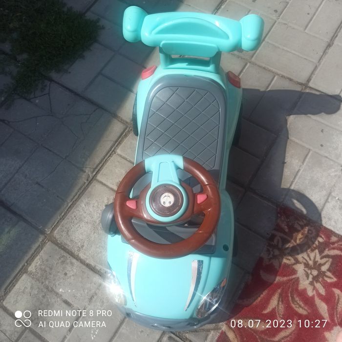 Продам машинку, 5000 тг модный цвет, для девочки,