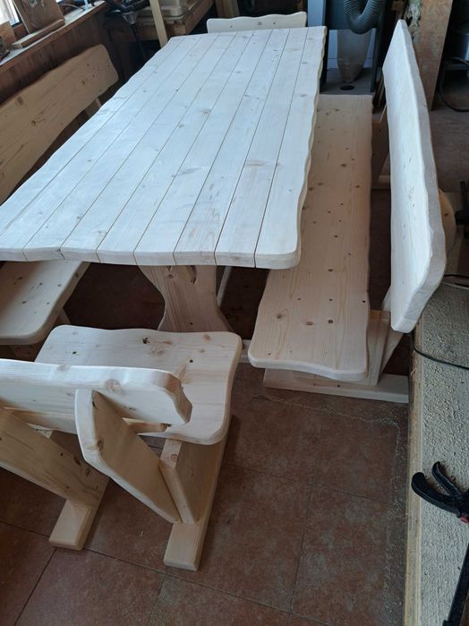 Баварски маси и пейки