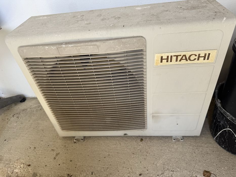 Климатик стар работещ два броя Hitachi