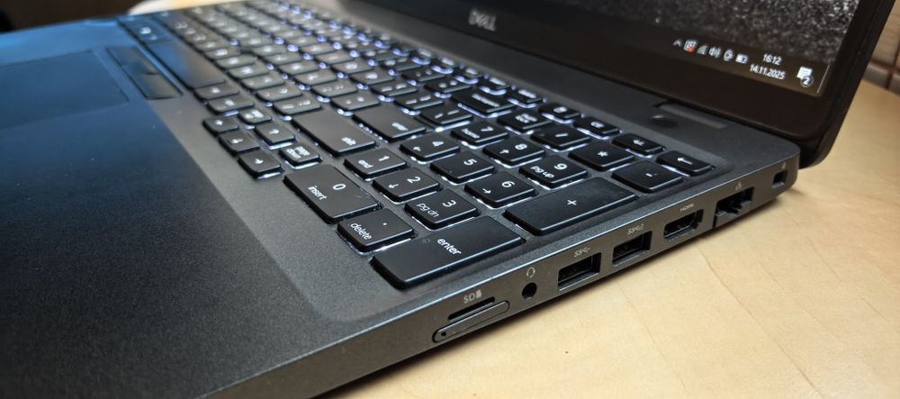 Laptop Dell Latitude 5500__i5 8265U_16GB DDR4_SSD 256GB_15.6"IPS FULL HD_Tastatura Iluminata_Slot CARD/SIM__