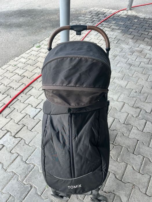 Продается прогулочная коляска Tomix