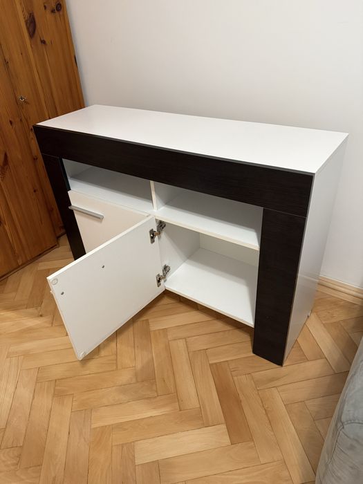 Comoda TV alba, contur negru