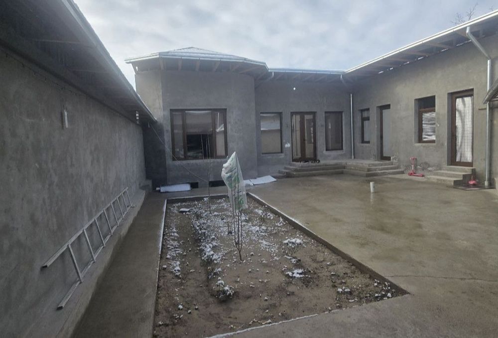 ПАРВОЗ 3,3 соток 4 комнат и кухня  новый дом