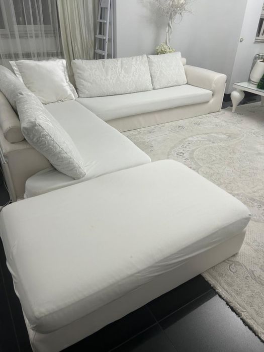 Диван белый High-tech дизайн