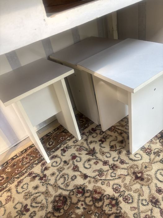 Продаи кухонный стол с 4 табуретками