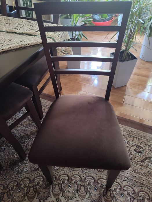 Стол со стульями