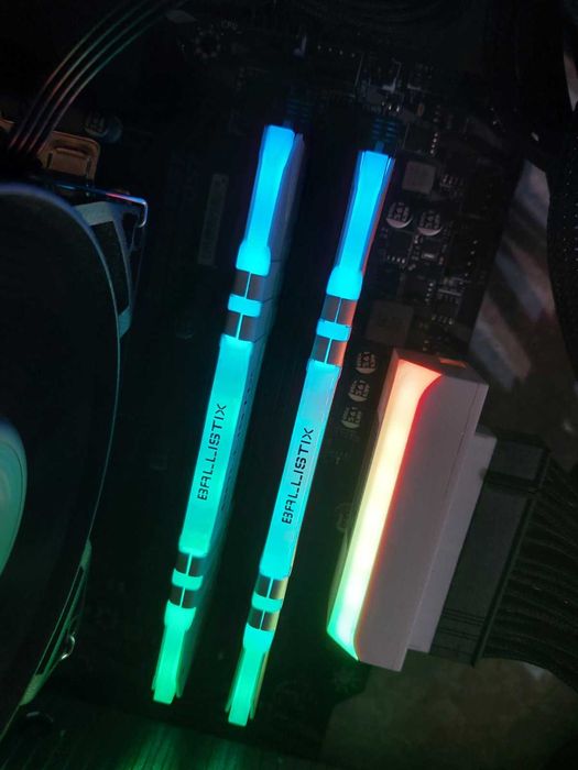 32GB 2666Mhz DDR4 - Crucial BallistiX RGB