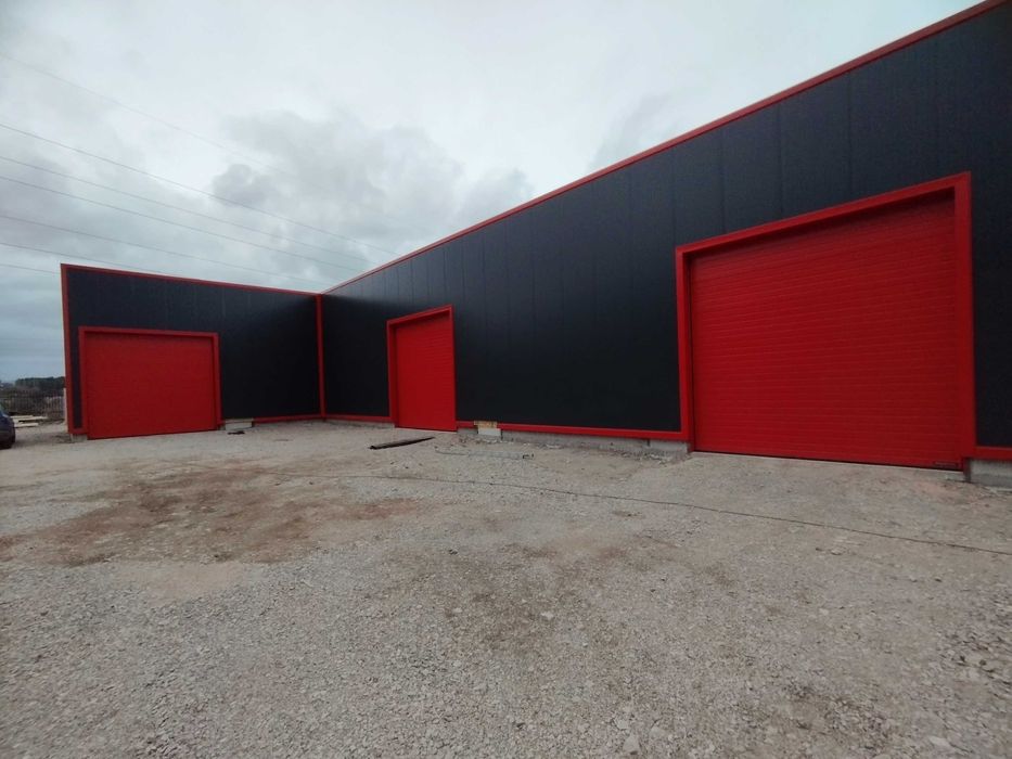 Индустриални секционни врати за халета Хьорман с остъкление