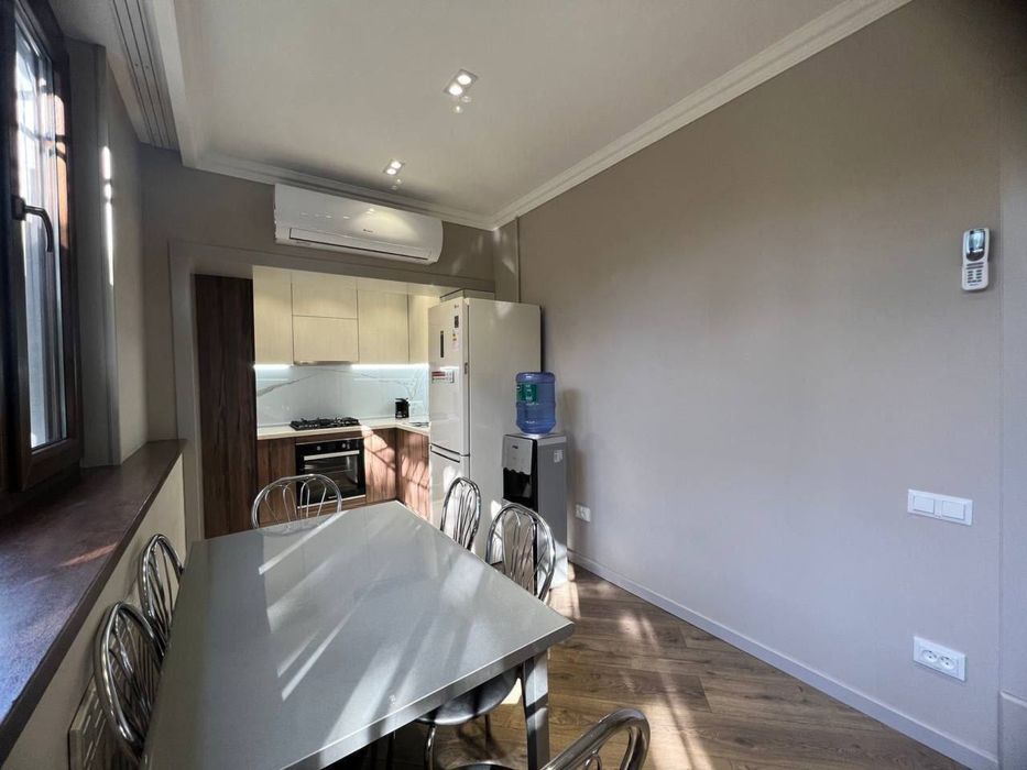 ПРОДАЁТСЯ Ц-1 3/1/5 на Садыка Азимова. Новый Евролюкс. 80м2.