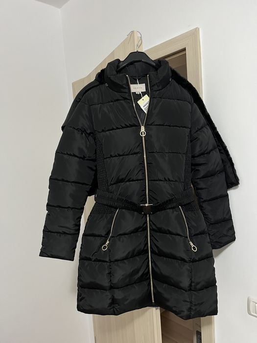 Vand geaca marimea S de calitate