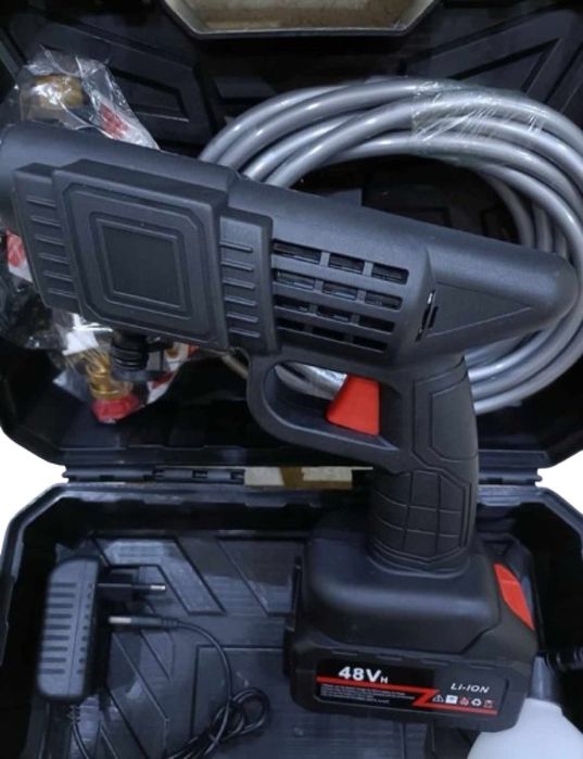 Акумулаторна водоструйка