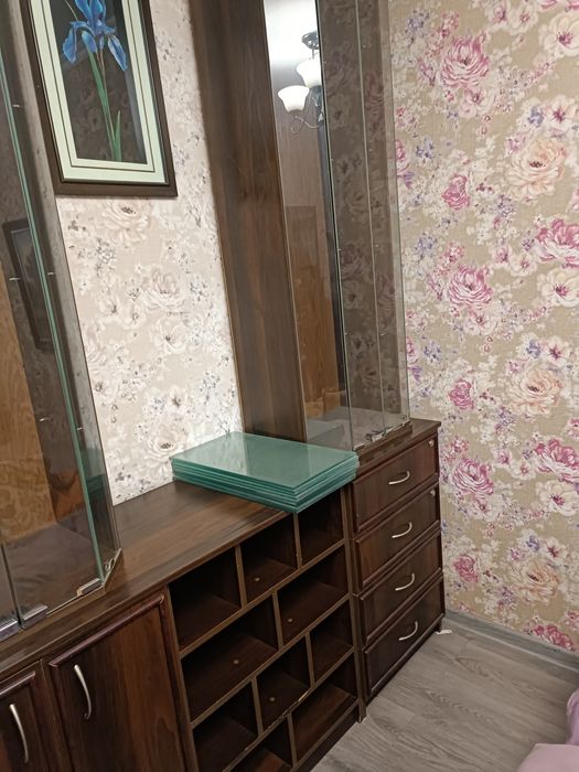 Продам шкаф-витрину (стенка-витрина)