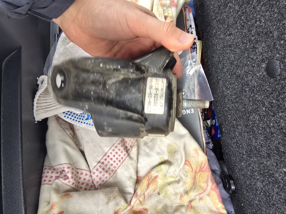 Подушка двигателя