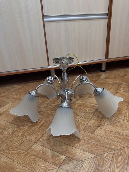 Продам люстру в хорошем качестве