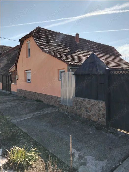 Casă de locuit cu mansardă + teren - Buteni, jud. Arad