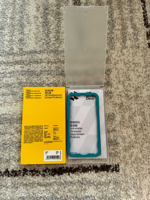 Vindem folii de sticla pentru iPhone 11 si iPhone 15 PRO
