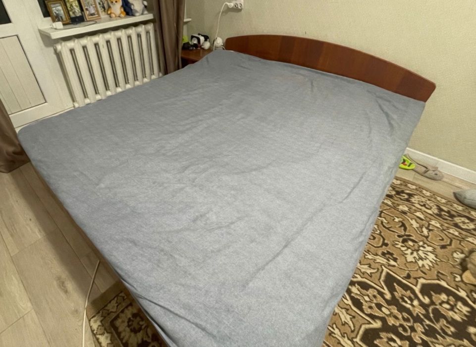 Продам кровать с матрасом