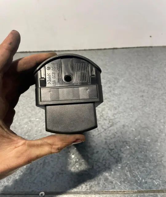 Grila ventilatie bord centru Audi A4 1996 1.9 TDI MT (110 hp)