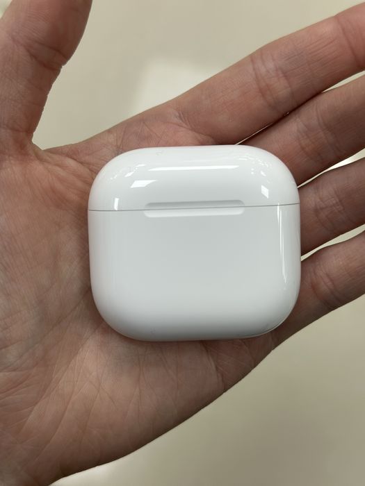 Наушники AirPods 4