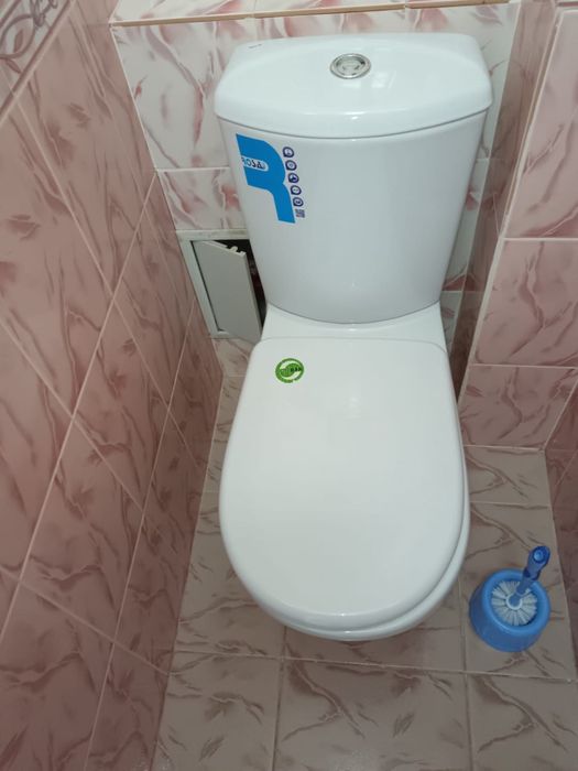 Продам унитаз с бочком