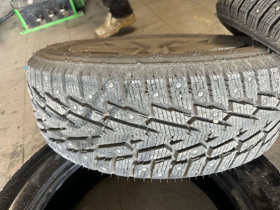 215/60/17 покришка