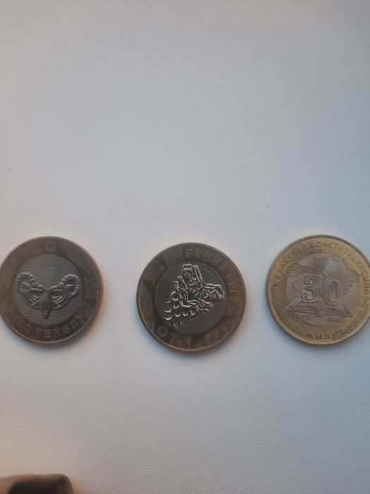 Продам монеты 3 штуки