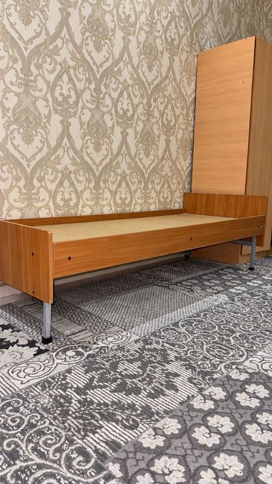 1 kishilik divan, krovat