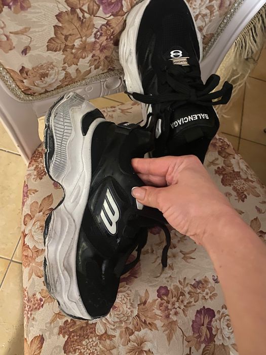 Продавам маратонки от естествена кожа balenciaga