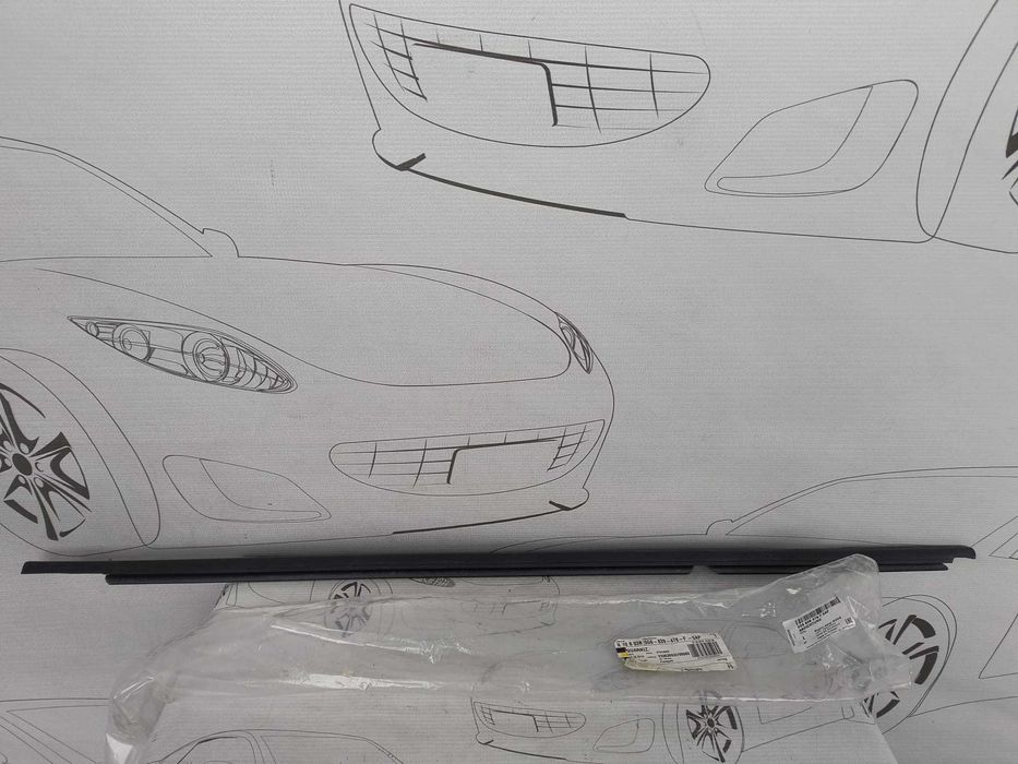 Ornament / Cheder Exterior Geam Ușă Dreapta Spate Volkswagen Golf 7 / 7.5 [2012-2020] / 5G6839478F 5AP (1C4)