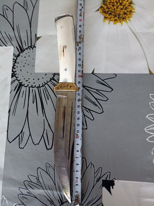 Продавам ловен нож