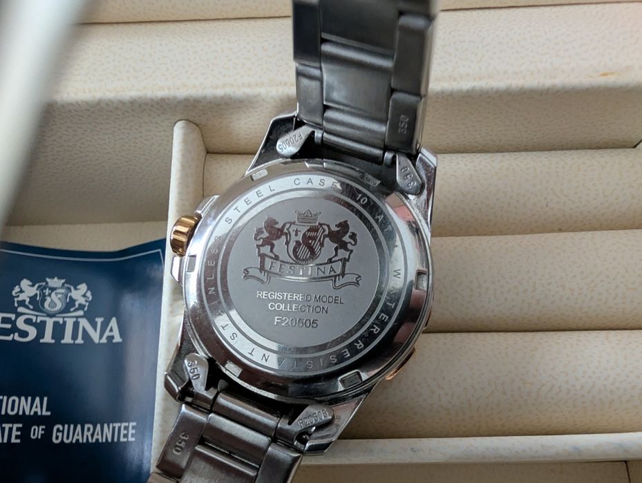 Продавам часовник Festina