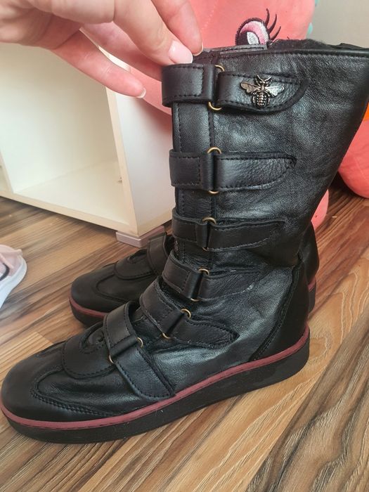 Продавам дамски ботуши от естествена кожа