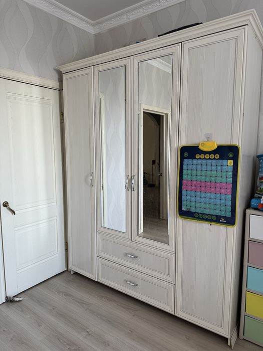 Шкаф для одежды в хорошем состоянии