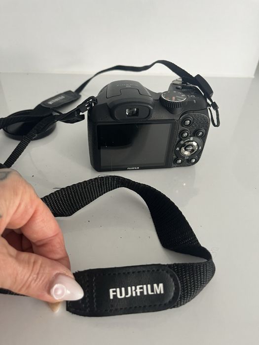 Fujifilm FinePix S (14 MP, 18x Zoom) – bridge фотоапарат