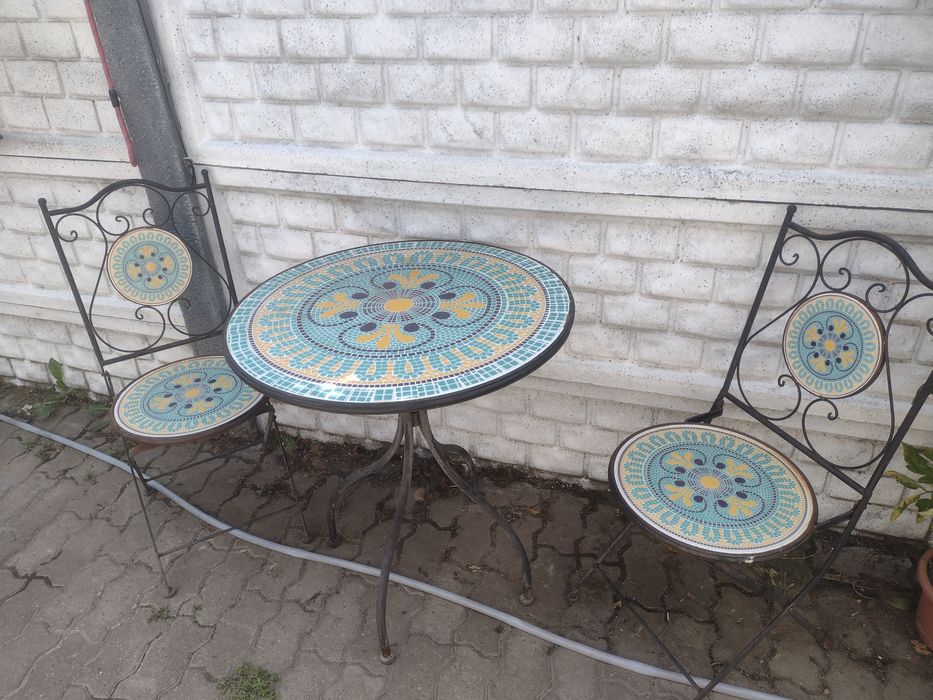 Vand set masuta cu 2 scaune din metal cu  ceramica mozaic