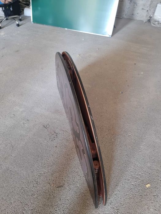 Казахский, круглый стол.