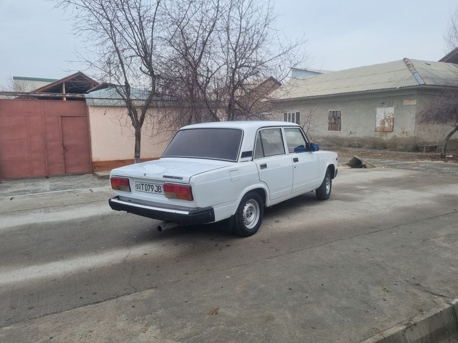 Vaz 2107 sotiladi