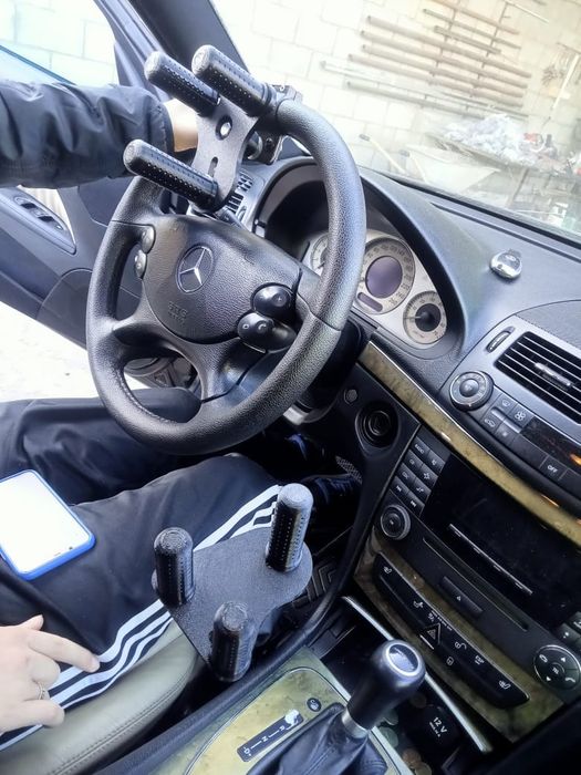 Ручное управление автомобилем для инвалидов