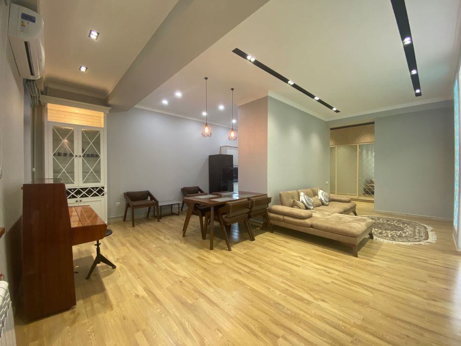 Сдаётся просторная квартира в самым престижном районе Ташкента